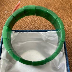 Burmese Green Jade Stretchable Bracelet 323.50 ctw